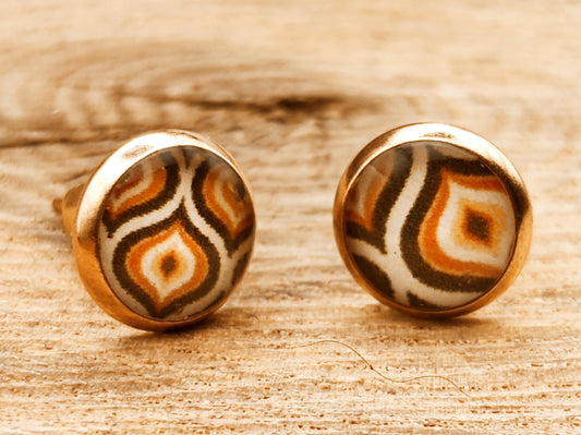 Clous d'oreille, acier inoxydable, cabochon de 8mm de diamètre en résine sur imprimé, motif asymétrique, fait main