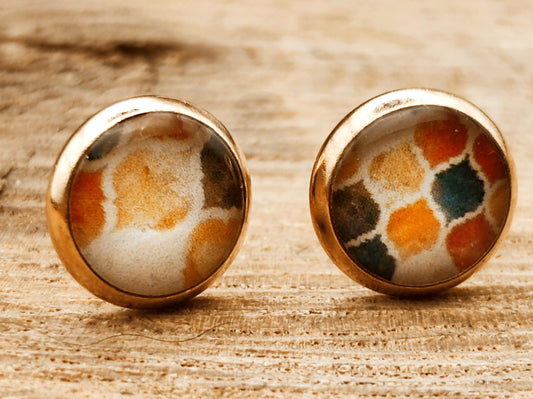 Clous d'oreille, acier inoxydable, cabochon de 8mm de diamètre en résine sur imprimé, motif asymétrique, fait main