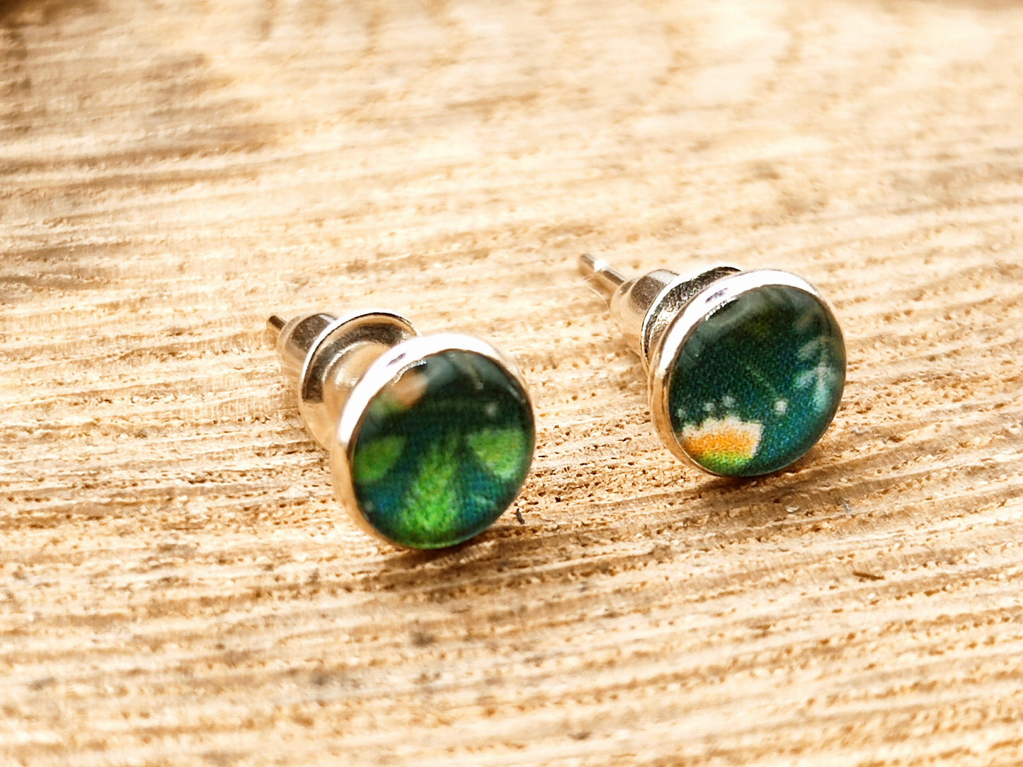 Clous d'oreille, cabochon de 6mm de diamètre en résine sur imprimé, fait main