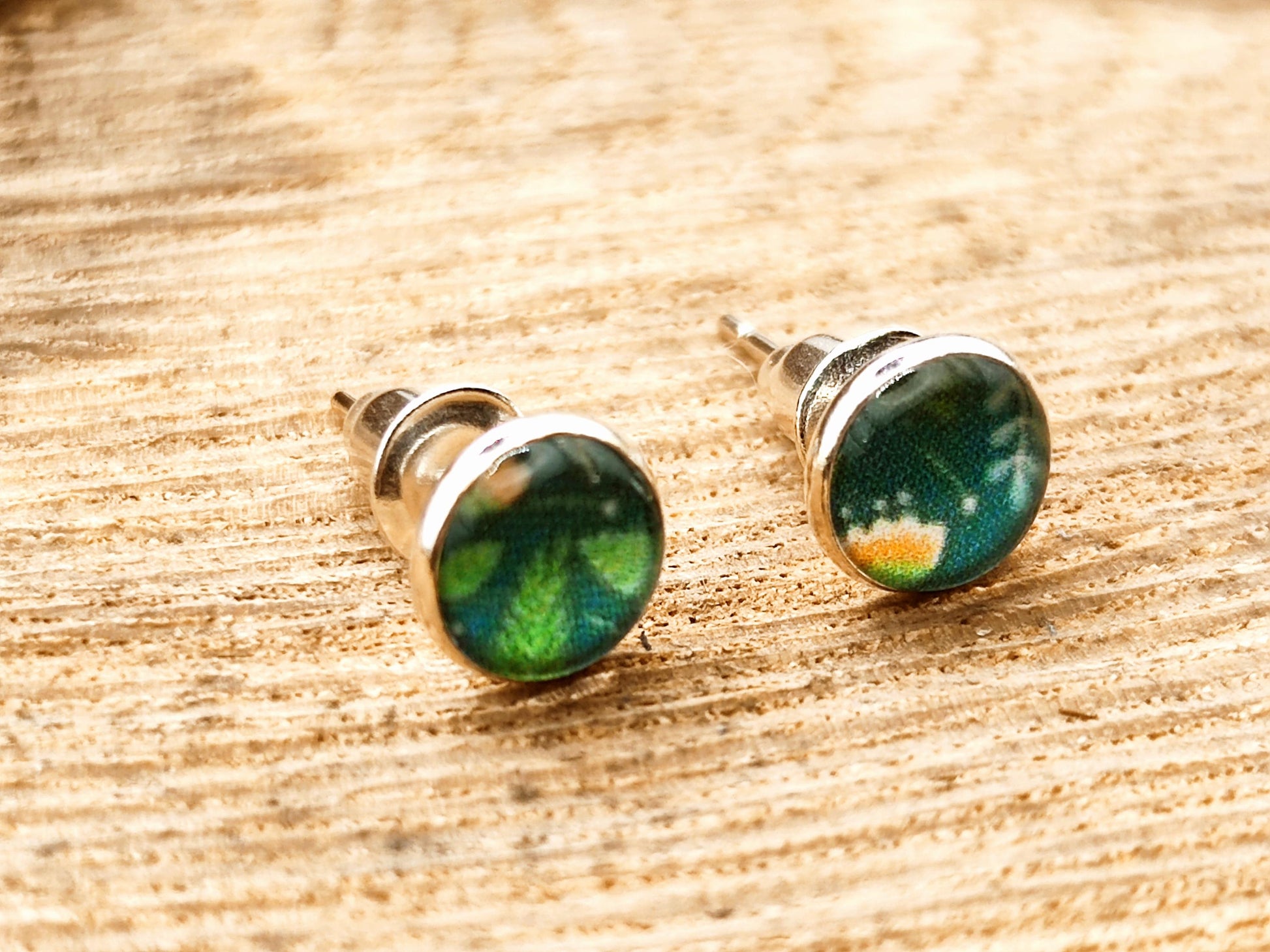 Clous d'oreille, cabochon de 6mm de diamètre en résine sur imprimé, fait main