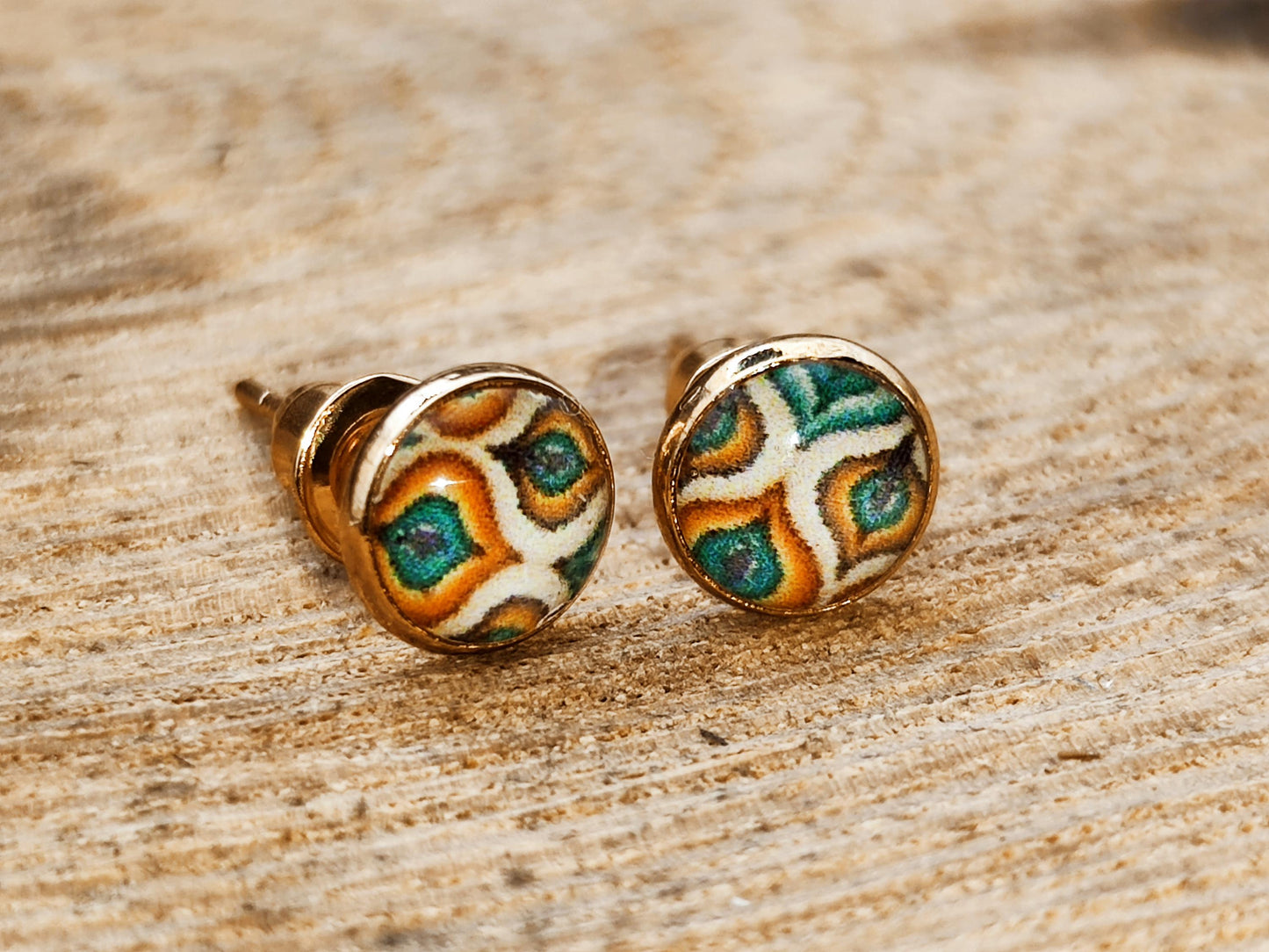 Clous d'oreille, cabochon de 6mm de diamètre en résine sur imprimé, fait main