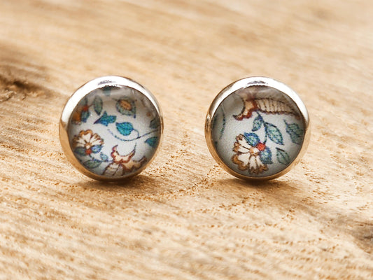 Clous d'oreille, cabochon de 8mm de diamètre en résine sur imprimé, motif asymétrique, fait main