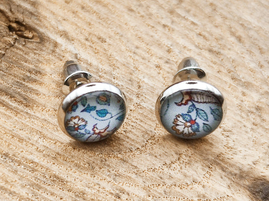 Clous d'oreille, cabochon de 8mm de diamètre en résine sur imprimé, motif asymétrique, fait main