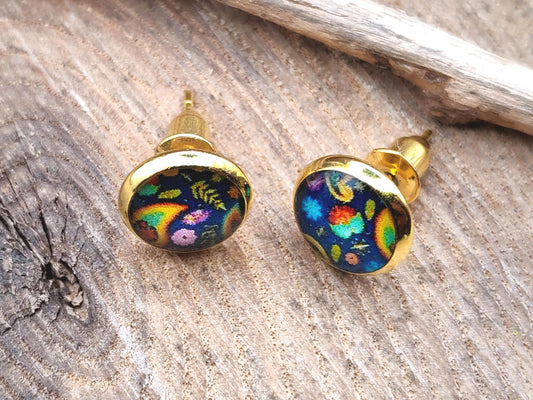 Clous d'oreille, acier inoxydable, cabochon de 8mm de diamètre en résine sur imprimé, motif asymétrique, fait main