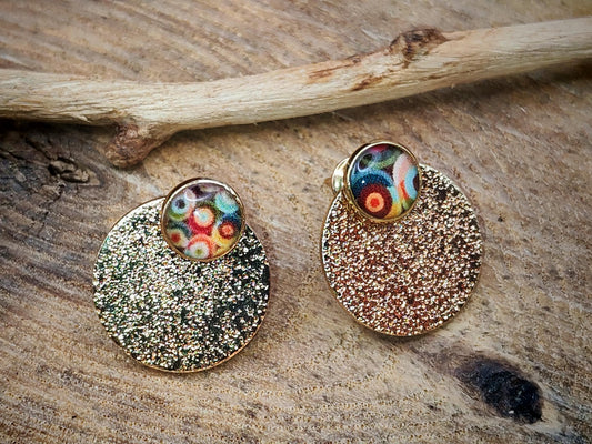 Clous d'oreille, cabochon de 6mm de diamètre en résine sur imprimé, motif asymétrique, fait main