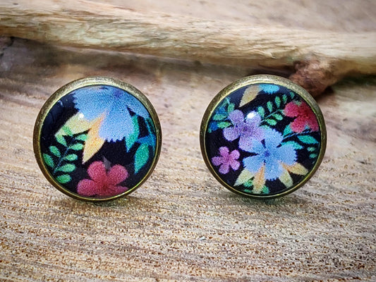 Clous d'oreille, cabochon de 10mm de diamètre en résine sur imprimé, motif asymétrique, fait main