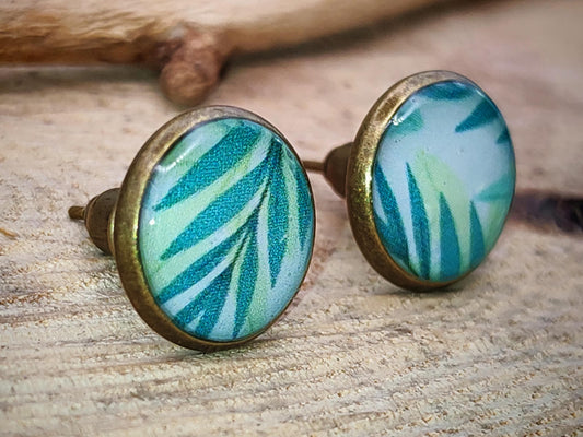Clous d'oreille, cabochon de 10mm de diamètre en résine sur imprimé, motif asymétrique, fait main