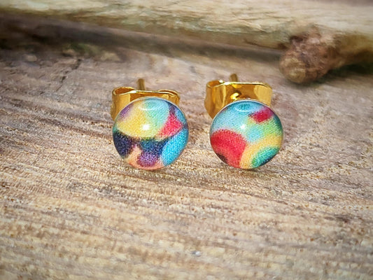 Clous d'oreille de 5mm de diamètre en résine sur imprimé, motif asymétrique, fait main