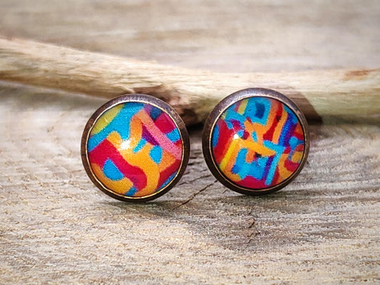 Clous d'oreille, acier inoxydable, cabochon de 8mm de diamètre en résine sur imprimé, motif asymétrique, fait main