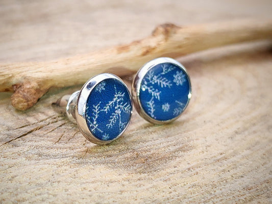 Clous d'oreille, acier inoxydable, cabochon de 8mm de diamètre en résine sur imprimé, motif asymétrique, fait main