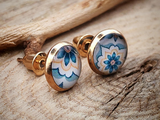 Clous d'oreille, acier inoxydable, cabochon de 8mm de diamètre en résine sur imprimé, fait main
