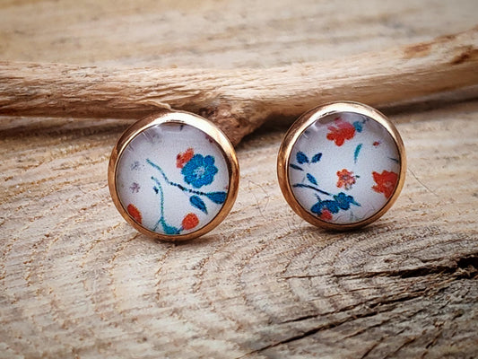 Clous d'oreille, acier inoxydable, cabochon de 8mm de diamètre en résine sur imprimé, fait main