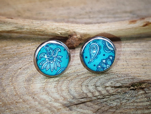Clous d'oreille, acier inoxydable, cabochon de 8mm de diamètre en résine sur imprimé, motif asymétrique, fait main