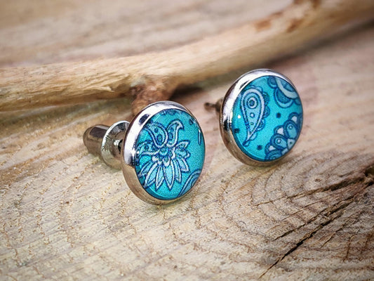 Clous d'oreille, acier inoxydable, cabochon de 8mm de diamètre en résine sur imprimé, motif asymétrique, fait main