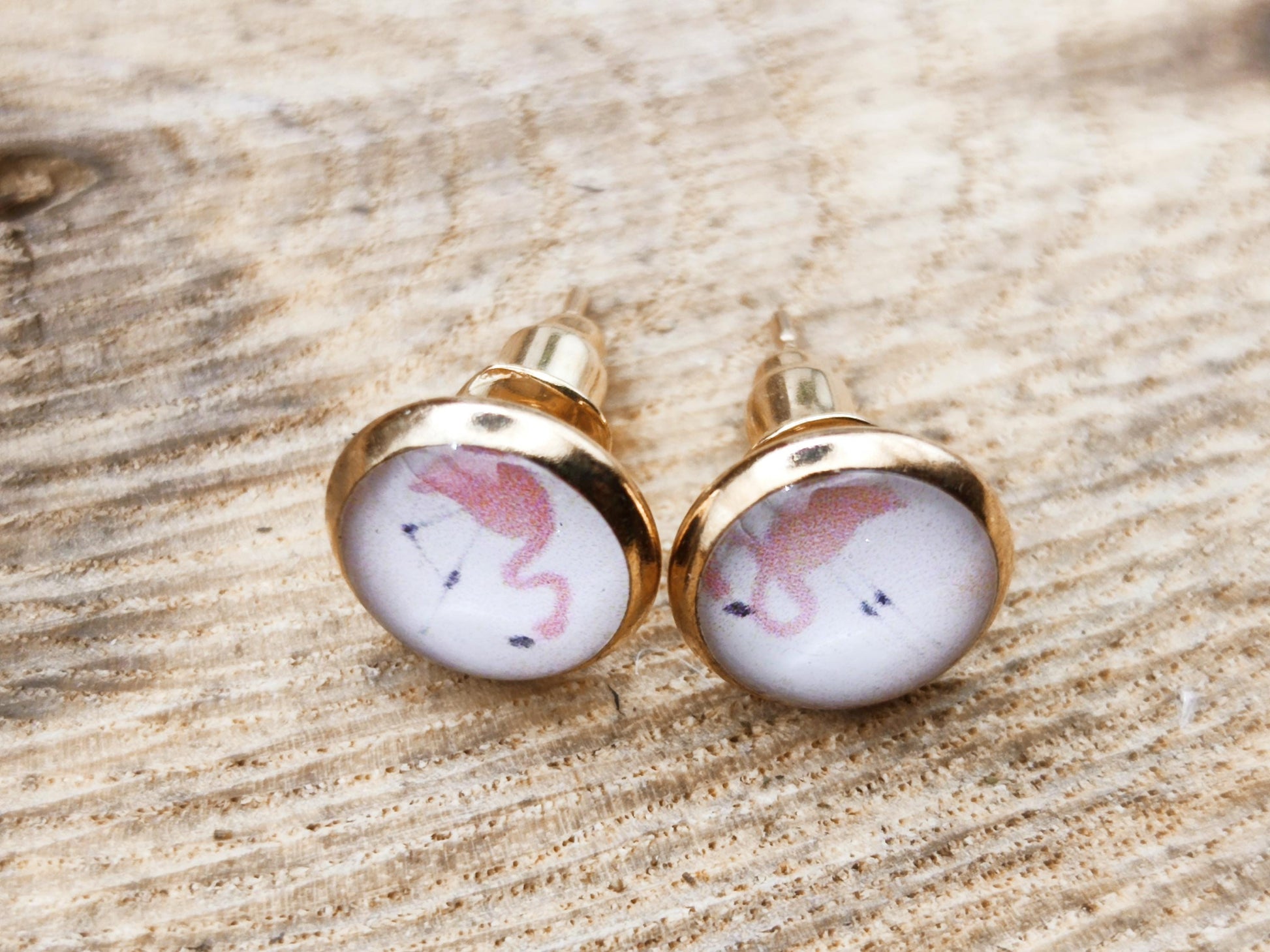 Clous d'oreille de 8mm de diamètre en résine sur imprimé, motif asymétrique, fait main
