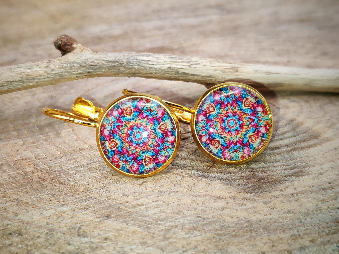 Boucles d'oreille de 12mm de diamètre en résine sur imprimé, fait main