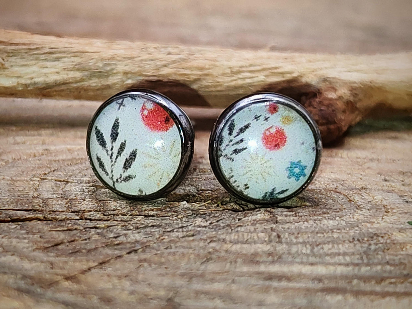 Clous d'oreille, acier inoxydable, cabochon de 6mm de diamètre en résine sur imprimé, motif asymétrique, fait main