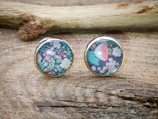 Clous d'oreille, acier inoxydable, cabochon de 6mm de diamètre en résine sur imprimé, fait main