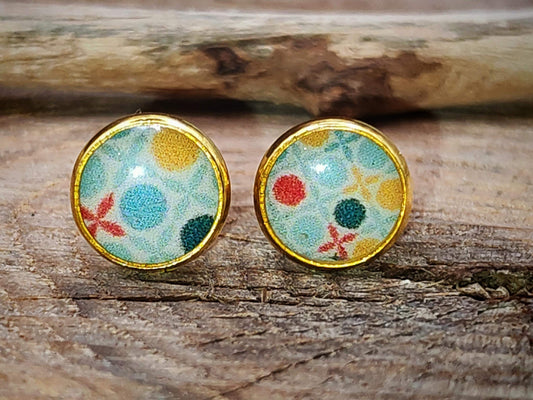 Clous d'oreille, acier inoxydable, cabochon de 6mm de diamètre en résine sur imprimé, fait main