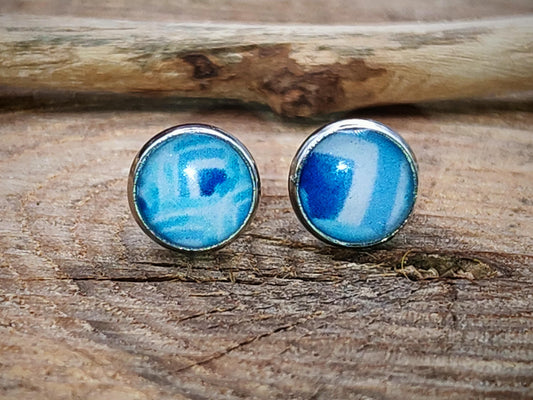 Clous d'oreille, acier inoxydable, cabochon de 6mm de diamètre en résine sur imprimé, motif asymétrique, fait main