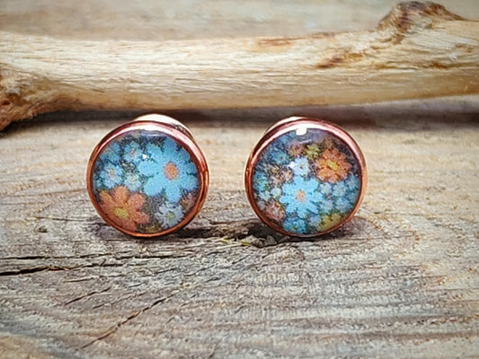 Clous d'oreille, acier inoxydable, cabochon de 6mm de diamètre en résine sur imprimé, motif asymétrique, fait main