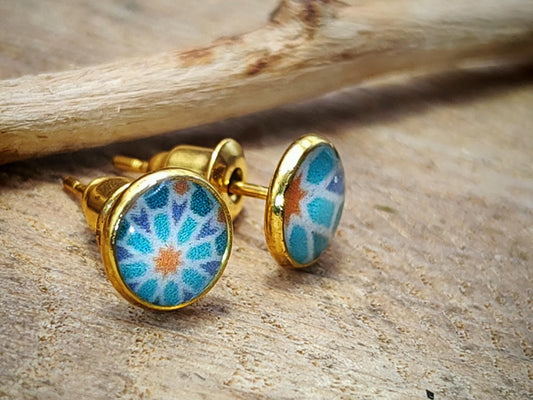Clous d'oreille, cabochon de 6mm de diamètre en résine sur imprimé, fait main