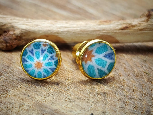 Clous d'oreille, cabochon de 6mm de diamètre en résine sur imprimé, fait main