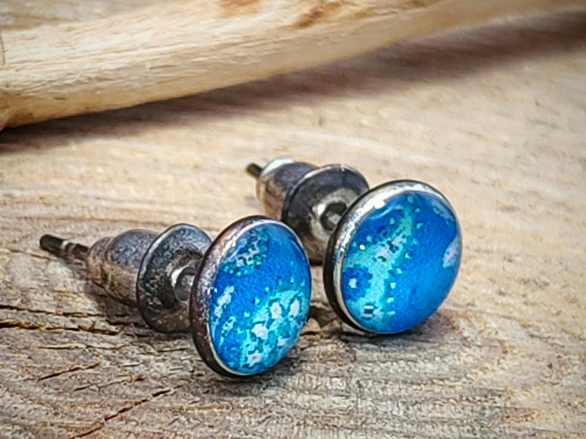 Clous d'oreille, cabochon de 6mm de diamètre en résine sur imprimé, fait main