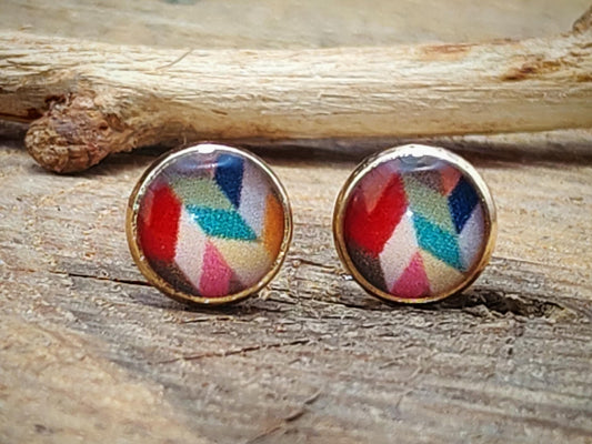 Clous d'oreille, acier inoxydable, cabochon de 6mm de diamètre en résine sur imprimé, motif asymétrique, fait main