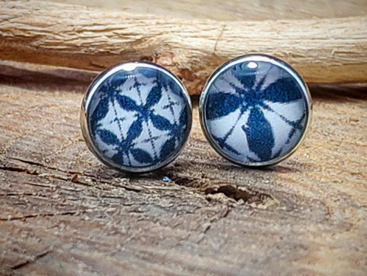 Clous d'oreille, acier inoxydable, cabochon de 6mm de diamètre en résine sur imprimé, fait main