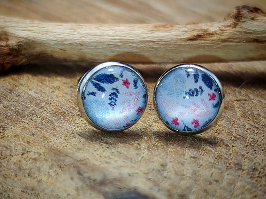 Clous d'oreille, acier inoxydable, cabochon de 6mm de diamètre en résine sur imprimé, motif asymétrique, fait main