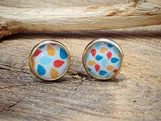 Clous d'oreille, acier inoxydable, cabochon de 6mm de diamètre en résine sur imprimé, motif asymétrique, fait main