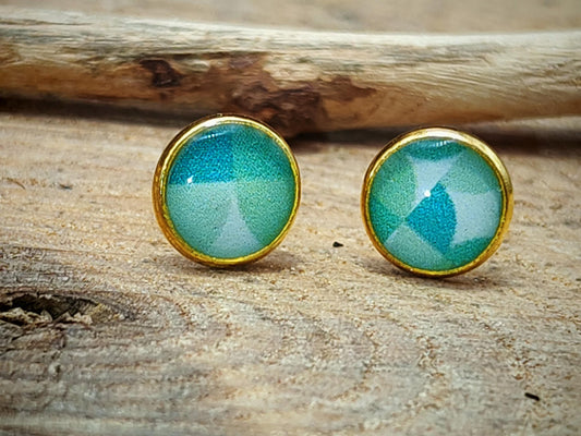 Clous d'oreille, acier inoxydable, cabochon de 6mm de diamètre en résine sur imprimé, motif asymétrique, fait main