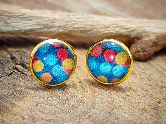Clous d'oreille, acier inoxydable, cabochon de 6mm de diamètre en résine sur imprimé, motif asymétrique, fait main