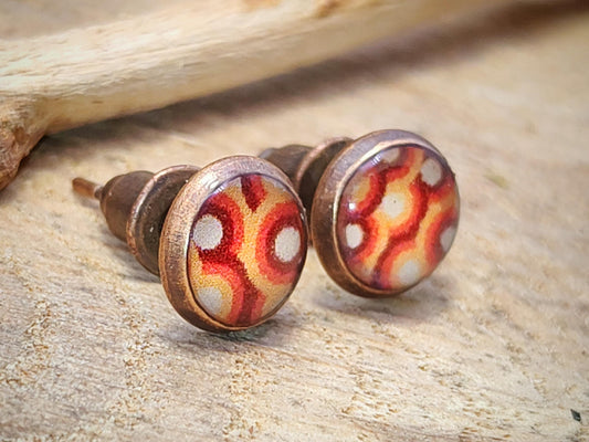 Clous d'oreille, acier inoxydable, cabochon de 6mm de diamètre en résine sur imprimé, motif asymétrique, fait main
