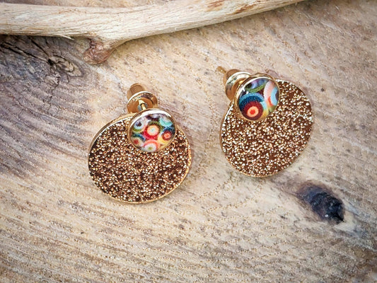 Clous d'oreille, cabochon de 6mm de diamètre en résine sur imprimé, motif asymétrique, fait main