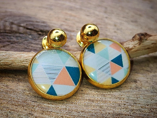Puce d'oreille de 12mm de diamètre en résine sur imprimé, motif asymétrique, fait main