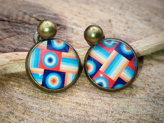 Puce d'oreille de 12mm de diamètre en résine sur imprimé, motif asymétrique, fait main
