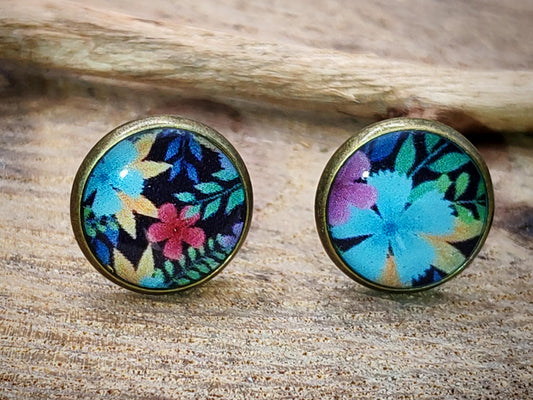 Clous d'oreille, cabochon de 10mm de diamètre en résine sur imprimé, motif asymétrique, fait main