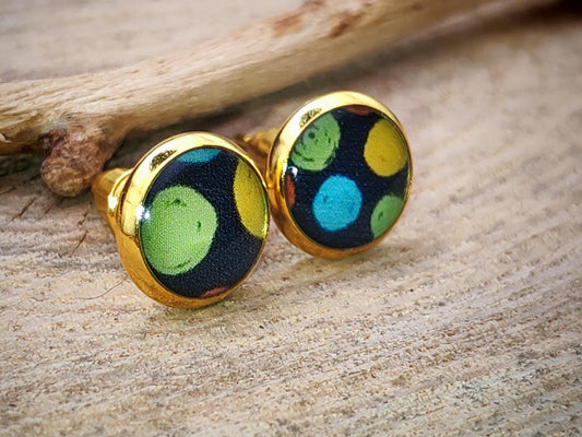 Clous d'oreille, acier inoxydable, cabochon de 8mm de diamètre en résine sur imprimé tâches rondes, motif asymétrique, fait main