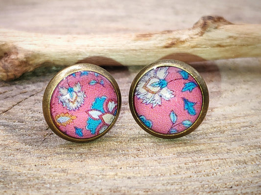 Clous d'oreille, cabochon de 8mm de diamètre en résine sur imprimé, motif asymétrique, fait main
