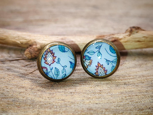 Clous d'oreille, cabochon de 8mm de diamètre en résine sur imprimé, motif asymétrique, fait main