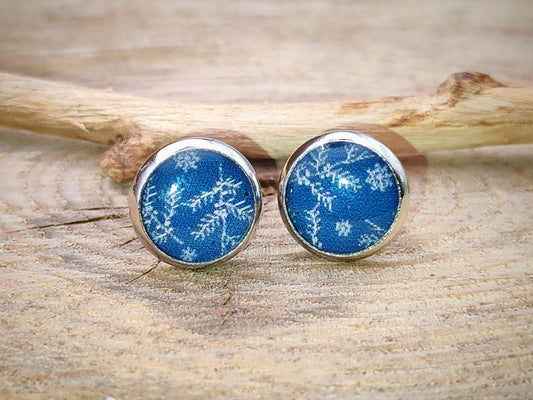 Clous d'oreille, acier inoxydable, cabochon de 8mm de diamètre en résine sur imprimé, motif asymétrique, fait main