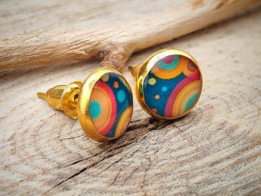 Clous d'oreille, acier inoxydable, cabochon de 8mm de diamètre en résine sur imprimé, motif asymétrique, fait main