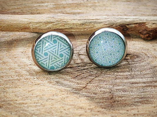 Clous d'oreille, acier inoxydable, cabochon de 8mm de diamètre en résine sur imprimé, motif asymétrique, fait main