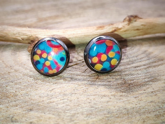 Clous d'oreille, acier inoxydable, cabochon de 8mm de diamètre en résine sur imprimé, motif asymétrique, fait main