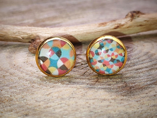 Clous d'oreille, acier inoxydable, cabochon de 8mm de diamètre en résine sur imprimé, motif asymétrique, fait main