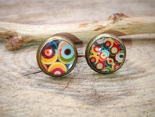 Clous d'oreille, acier inoxydable, cabochon de 8mm de diamètre en résine sur imprimé, motif asymétrique, fait main