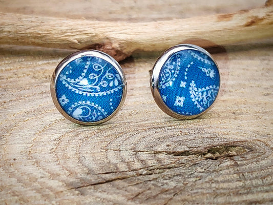Clous d'oreille, acier inoxydable, cabochon de 8mm de diamètre en résine sur imprimé, motif asymétrique, fait main