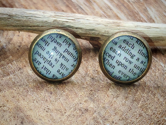 Clous d'oreille, cabochon de 8mm de diamètre en résine sur imprimé, motif asymétrique, fait main